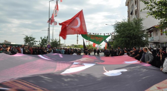 Binler Kerbela şehitleri için yürüdü